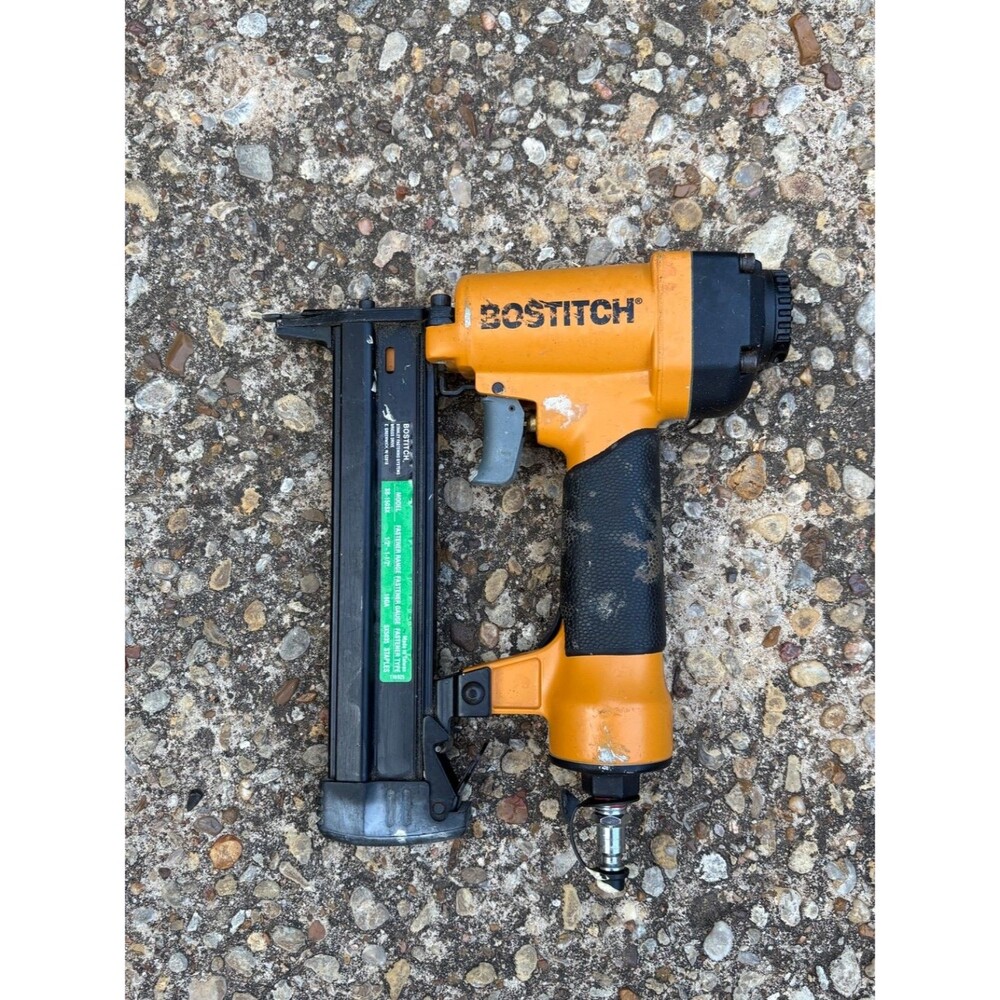 Bostitch SB-150SX 18 Gauge Pneumatic Air Stapler 1/2-1-1/2 Used Orange black